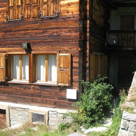 Alpia 26 - Zwei Zimmerwohnung In Traditionellem Walliser Haus Gasenried Zewnętrze zdjęcie