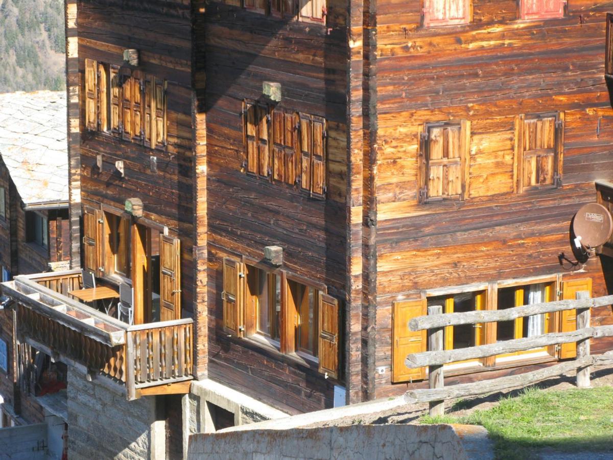 Alpia 26 - Zwei Zimmerwohnung In Traditionellem Walliser Haus Gasenried Zewnętrze zdjęcie