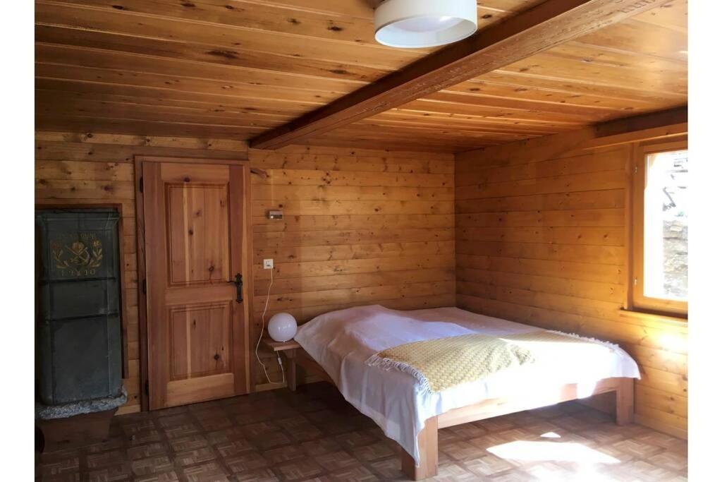 Alpia 26 - Zwei Zimmerwohnung In Traditionellem Walliser Haus Gasenried Zewnętrze zdjęcie
