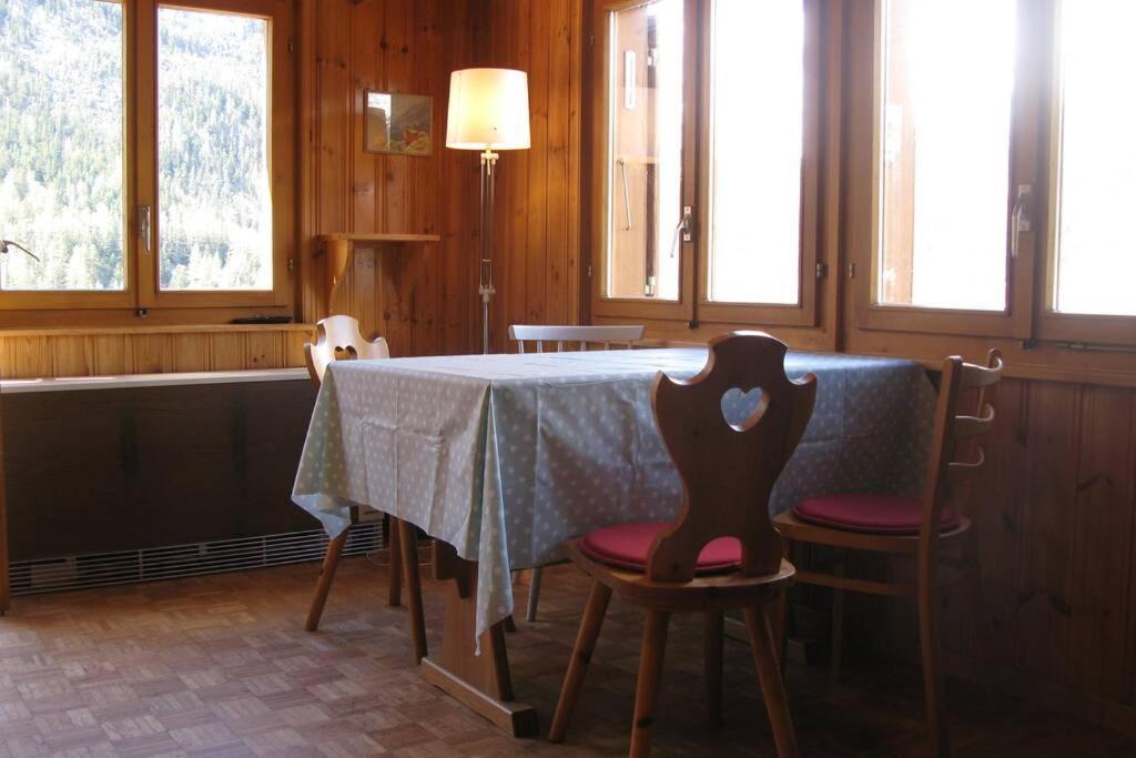 Alpia 26 - Zwei Zimmerwohnung In Traditionellem Walliser Haus Gasenried Zewnętrze zdjęcie